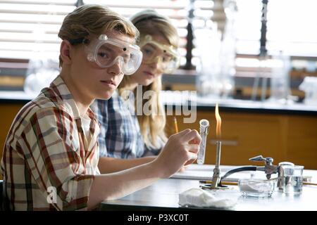 Original Film Titel: Gespiegelt. Englischer Titel: Gespiegelt. Regisseur: Rob Reiner. Jahr: 2010. Stars: STEFANIE SCOTT; CALLAN MCAULIFFE. Credit: CASTLE ROCK ENTERTAINMENT/Glas, BEN/Album Stockfoto