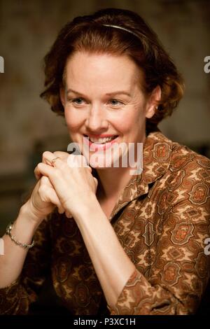 Original Film Titel: Gespiegelt. Englischer Titel: Gespiegelt. Regisseur: Rob Reiner. Jahr: 2010. Stars: Penelope Ann Miller. Credit: CASTLE ROCK ENTERTAINMENT/Glas, BEN/Album Stockfoto