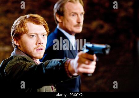 Original Film Titel: WILD TARGET. Englischer Titel: WILD TARGET. Regisseur: Jonathan Lynn. Jahr: 2010. Stars: Bill Nighy; Rupert Grint. Credit: MATADOR BILDER / Album Stockfoto