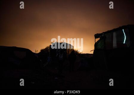 Campo de Calais - a Vida Na Selva realizada No Campo de refugiados keine Norte da França. Stockfoto