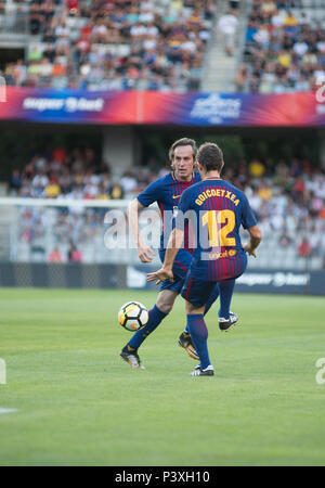 CLUJ, Rumänien - 16. JUNI 2018: rumänische Fußball Golden Team spielen ein Freundschaftsspiel gegen Barcelona Legenden während des Sports Festival Stockfoto