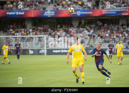 CLUJ, Rumänien - 16. JUNI 2018: rumänische Fußball Golden Team spielen ein Freundschaftsspiel gegen Barcelona Legenden während des Sports Festival Stockfoto