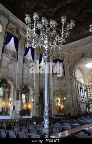 Der Basílica de Nossa Senhora da Conceição da Praia, ou Igreja de Nossa Senhora da Conceição da Praia, construída em 1623, é ein UMA-das-paróquias Mais Gasen da Arquidiocese de São Salvador da Bahia, Brasilien. Sua primeira Igreja foi determinação feita Por do primeiro governador-Geral do Brasil, Tomé de Sousa. Sua construção atual em Estilo barroco Foi feita Toda de Pedra - sabão trazida de Portugal. Sua elevação eine sacrossanta Basílica se deu em 1946. O Papa Pio XII declarou Nossa Senhora da Conceição padroeira Única e säkularen do Estado da Bahia. Stockfoto