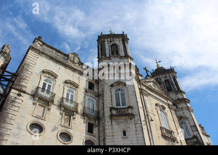 Der Basílica de Nossa Senhora da Conceição da Praia, ou Igreja de Nossa Senhora da Conceição da Praia, construída em 1623, é ein UMA-das-paróquias Mais Gasen da Arquidiocese de São Salvador da Bahia, Brasilien. Sua primeira Igreja foi determinação feita Por do primeiro governador-Geral do Brasil, Tomé de Sousa. Sua construção atual em Estilo barroco Foi feita Toda de Pedra - sabão trazida de Portugal. Sua elevação eine sacrossanta Basílica se deu em 1946. O Papa Pio XII declarou Nossa Senhora da Conceição padroeira Única e säkularen do Estado da Bahia. Stockfoto