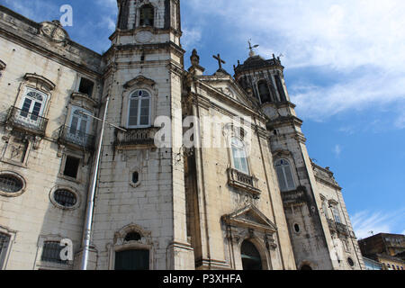 Der Basílica de Nossa Senhora da Conceição da Praia, ou Igreja de Nossa Senhora da Conceição da Praia, construída em 1623, é ein UMA-das-paróquias Mais Gasen da Arquidiocese de São Salvador da Bahia, Brasilien. Sua primeira Igreja foi determinação feita Por do primeiro governador-Geral do Brasil, Tomé de Sousa. Sua construção atual em Estilo barroco Foi feita Toda de Pedra - sabão trazida de Portugal. Sua elevação eine sacrossanta Basílica se deu em 1946. O Papa Pio XII declarou Nossa Senhora da Conceição padroeira Única e säkularen do Estado da Bahia. Stockfoto