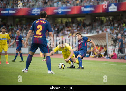 CLUJ, Rumänien - 16. JUNI 2018: rumänische Fußball Golden Team spielen ein Freundschaftsspiel gegen Barcelona Legenden während des Sports Festival Stockfoto