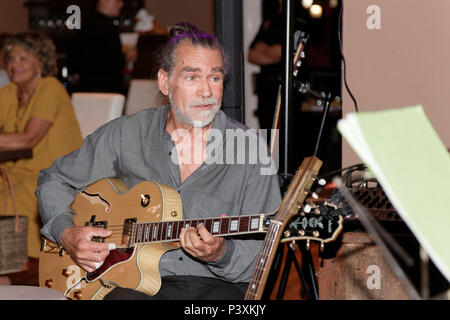 Agde, Frankreich. Juni 2018. Michel Littee von der Band Ti Moun Ka Joué konzertiert in Agde, Frankreich Stockfoto