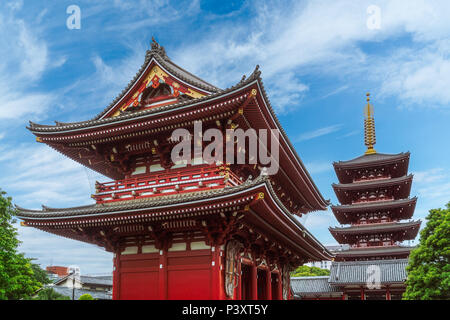 Der Sensoji-tempel Hozomon Tor und fünf stöckige Pagode, Asakusa, Tokyo, Japan Stockfoto