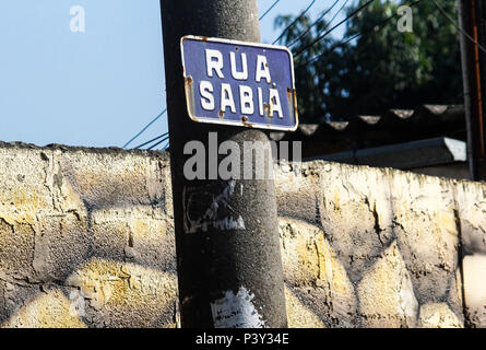 Placa de identificação da Rua Sabiá. Stockfoto