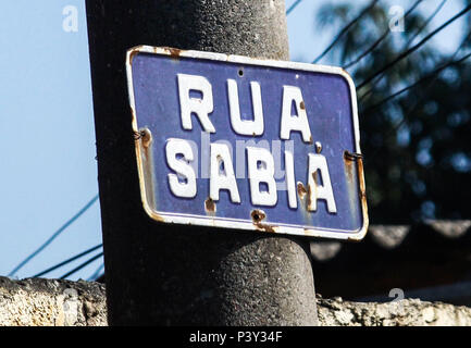 Placa de identificação da Rua Sabiá. Stockfoto