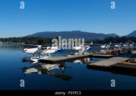 Harbour Air Wasserflugzeuge de Havilland Canada DHC-3-T Turbo Otter Flotte in den Hafen von Vancouver Flug Centre, Vancouver, BC, Kanada. Stockfoto