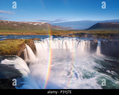 Godafoss Wasserfall und Regenbogen. Schönen Sommer Landschaft in Island, Europa. Welt der Schönheit Stockfoto
