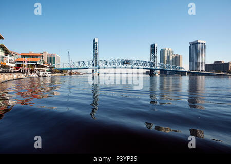 Main Street Bridge in der Innenstadt von Jacksonville, Florida Stockfoto