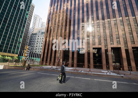 Fachada do Banco Safra Durante este Domingo (16), situado No Centro de São Paulo. Stockfoto