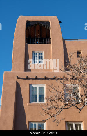 Adobe Pueblo Architektur in Santa Fe, New Mexico Stockfoto