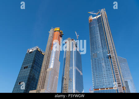 Neubau von Büro- und Wohntürme im Hudson Yards in New York City als von der High Line Park gesehen Stockfoto