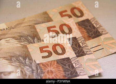 Dinheiro do Brasil, notas de Real, moeda Brasileira. Na Foto, cédulas de 50 Reais. Stockfoto
