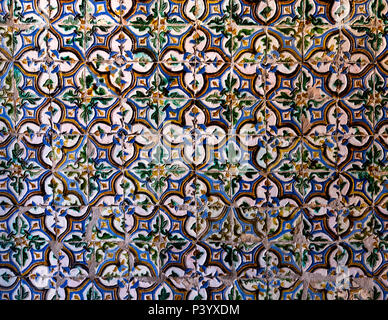 Detail eines gefliesten Wand, Reales Alcázares de Sevilla, Sevilla, Andalusien, Spanien. Stockfoto