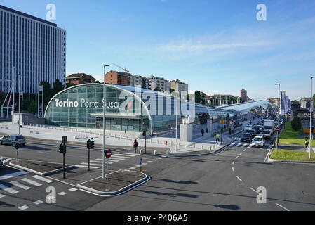 TURIN, Italien, 18. Juni 2018: Torino Porta Susa Bahnhof, der Hauptbahnhof der Stadt Stockfoto