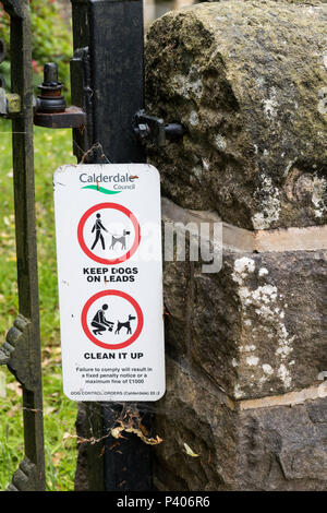 Hund Hinweisschildern durch Calderdale Rat erteilt Stockfoto