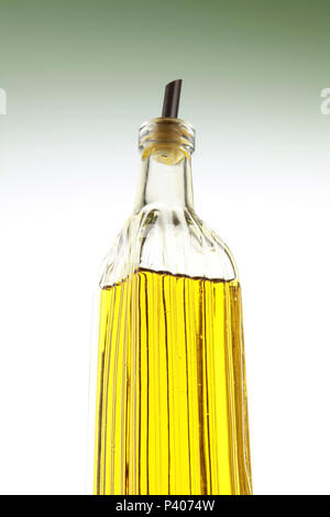 Speiseöl Flasche Nah- und Low Angle View Stockfoto