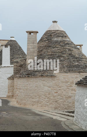 Einzigartige kleine Süd Italia Stadt Alberobello mit antient Steine konische Häuser Trullo, Reiseziel, Region Apulien in der Nähe von Bari Stockfoto