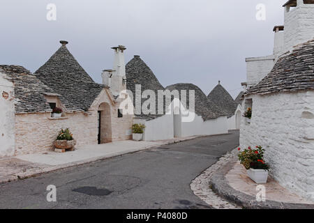 Einzigartige kleine Süd Italia Stadt Alberobello mit antient Steine konische Häuser Trullo, Reiseziel, Region Apulien in der Nähe von Bari Stockfoto