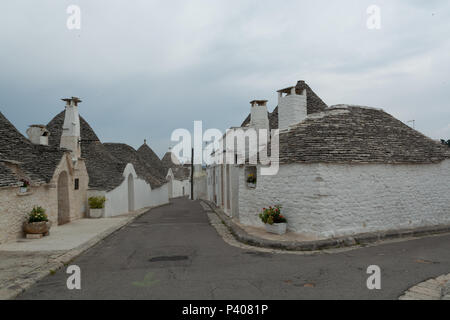 Einzigartige kleine Süd Italia Stadt Alberobello mit antient Steine konische Häuser Trullo, Reiseziel, Region Apulien in der Nähe von Bari Stockfoto