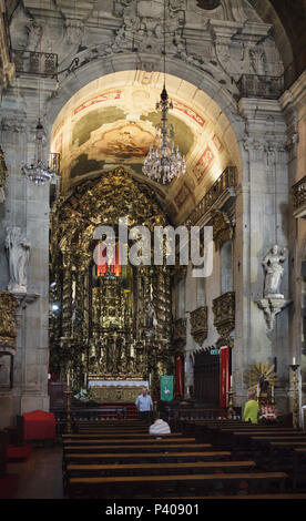 Innenraum der Carmo Kirche (Igreja do Carmo) in Porto, Portugal. Die Kirche wurde in der zweiten Hälfte des 18. Jahrhunderts im Stil des Rokoko gebaut. Stockfoto