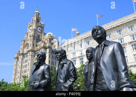 Die neuen Beatles Statue auf das renovierte Pier Head auf der Uferpromenade in Liverpool, Merseyside, NW, England, Grossbritannien Stockfoto