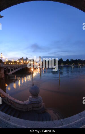 Les Grandes crus à Paris - Les Quais de Seine ne sind plus accessibles: l'eau est Montée. Du Trocadéro à Bercy, en passant par la Bibliothèque François Mitterrand, des Quais Mauriac à l'Ile Saint Louis, un Paysage jamais vu en février 2018 et 2016 Stockfoto