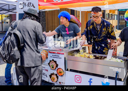 Ramen Gyoza Essen stand, ar Freier Tag, Main Street, Vancouver, British Columbia, Kanada. Stockfoto