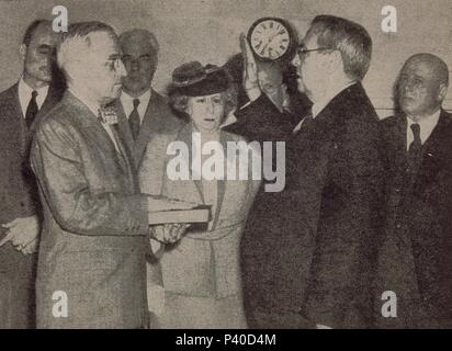 HARRY TRUMAN JURA COMO PRESIDENTE 1945 TRAS LA MUERTE DE ROOSEVELT. Stockfoto