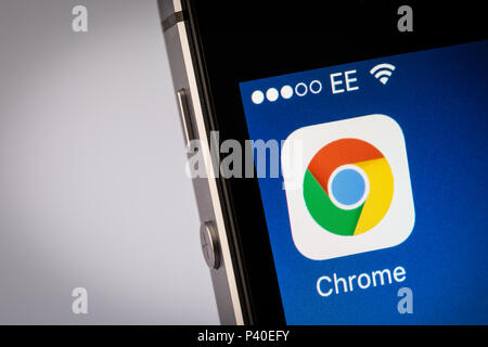 Google Chrome App auf dem iPhone Smartphone Stockfoto