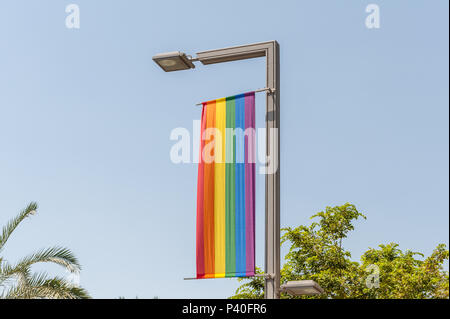 Israel, Tel Aviv - 8. Juni 2018: Regenbogen Flagge - 2018 Tel Aviv pride Stockfoto