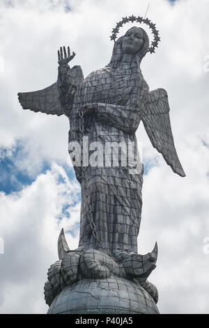 La Virgen del Panecillo-A Virgem tun Panecillo. Em 1976, ein virgem alada de Quito foi construída a partir de Sete mil peças de alumínio. É dito ser a única Madonna alada keine Mundo. El Panecillo (de Panecillo espanhol pequeno Pedaço De Pao, diminutivo de Pao pan) é um Monte de 200 metros De Altura de origem vulcânica, Kom solo Löss, localizado entre o sul eo Centro de Quito. Seu pico está em Uma elevação de 3.016 Metros acima Tun nível do Mar. O nome usado Original pelos aborígenes habitantes de Quito ära Yavirac. De acordo com Juan de Velasco, Historiador jesuíta, em Cima de Yavirac, havia um t Stockfoto