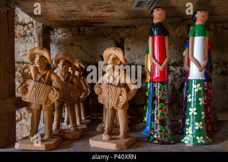 Recife - PE Vitalino Pereira dos Santos Mestre Vitalino artesão bonecos de Barro cultura Folklore do povo nordestino modelagem keine Barro brinquedos Tun menino Vitalino História do Brasil Casa de Mestre Vitalino Museu de Mestre Vitalinho Casa-Museu Mestre Vitalino Alto do Moura Recife Pernambuco Nordeste Brasil construída em 1959 Flora jardim Casa Casa de Taipa de Mestre Vitalino Stockfoto