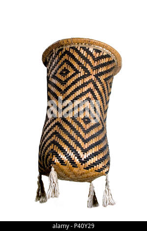 Balaio Indígena Artesanato Indígena Cesta Cesta indígena Etnia Kuikuro Alto Xingú. Mato Grosso Centro Oeste Brasil Balaio Indígena Artesanato Indígena Cesta Cesta indígena Etnia Kuikuro Alto Xingú. Mato Grosso Centro Oeste Brasil Stockfoto