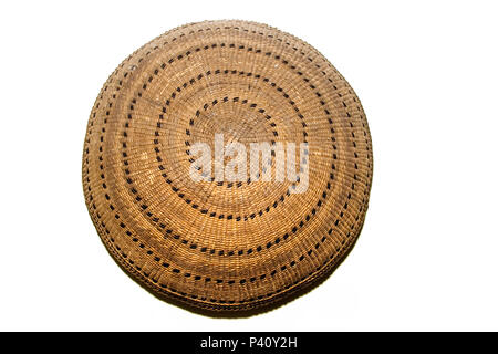 Museu do Indio-Embú das Artes Artesanato Indígena Cesta Cesta Yanomami Museu do ìndio Embu das Artes in São Paulo Artesanato Indígena Cesta Cesta Yanomami Museu do ìndio Embu das Artes in São Paulo Stockfoto