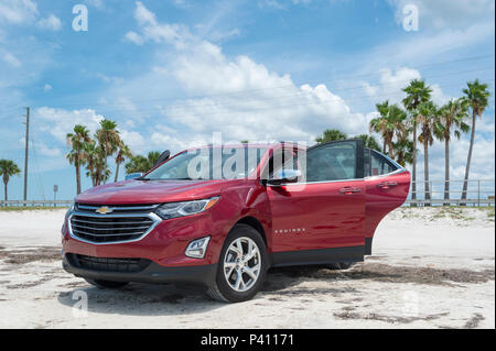 Chevrolet Equinox auf Florida Beach mit offenen Türen geparkt Stockfoto