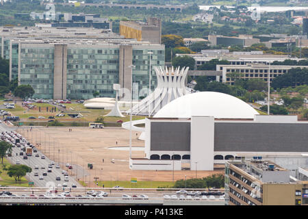 Vista da Torre de TV para os prédios dos Ministérios, Catedral Metropolitana Nossa Senhora Aparecida (Catedral de Brasília), Museu Nacional e Bibliotéca Nacional Brasília, DF. Stockfoto