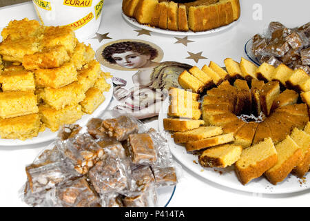Festa Junina Bolo de Milho Bolo de Amendoim Fubá Doce de Mesa de doces e bolos Folklore Stockfoto
