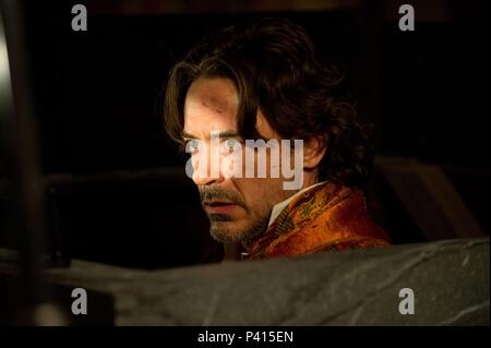 Original Film Titel: SHERLOCK HOLMES: EIN SPIEL DER SCHATTEN. Englischer Titel: SHERLOCK HOLMES: EIN SPIEL DER SCHATTEN. Regisseur: Guy Ritchie. Jahr: 2011. Stars: Robert Downey JR. Quelle: WARNER BROS. Bilder / Album Stockfoto