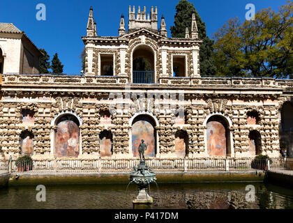 Der Mercury Fountain (Estanque del Mercurio), Reales Alcázares de Sevilla, Sevilla, Andalusien, Spanien. Stockfoto