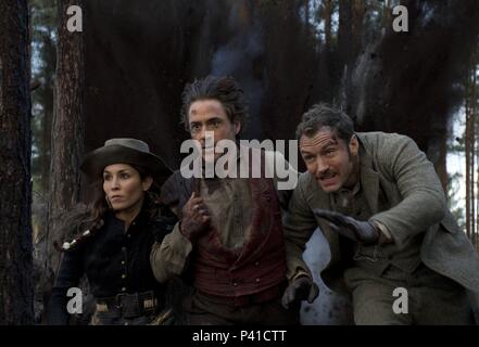 Original Film Titel: SHERLOCK HOLMES: EIN SPIEL DER SCHATTEN. Englischer Titel: SHERLOCK HOLMES: EIN SPIEL DER SCHATTEN. Regisseur: Guy Ritchie. Jahr: 2011. Stars: Robert Downey JR.; JUDE LAW; Noomi Rapace. Quelle: WARNER BROS. Bilder / Album Stockfoto