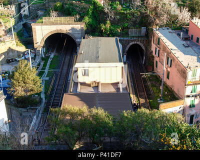 Vernazza, Italien - 20. Februar 2017: zweigleisigen Bahnhof Stockfoto