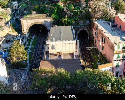 Vernazza, Italien - 20. Februar 2017: zweigleisigen Bahnhof Stockfoto