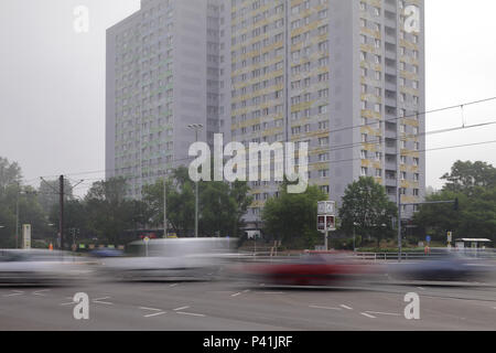 Berlin, Deutschland, vorgefertigte Gebäude an der Kreuzung Alt-Friedrichsfelde Ecke Rhinstrasse in Berlin-Friedrichsfelde Stockfoto