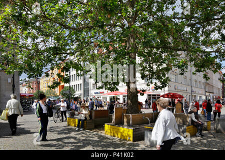 Berlin, Deutschland, Passanten in der Fußgängerzone und Einkaufsstraße Carl-Schurz-Straße in Berlin-Spandau Stockfoto