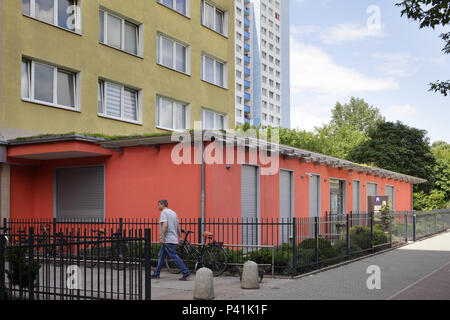 Berlin, Deutschland, Eingang zu einem Plattenbau in Lichtenberg Stockfoto